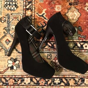 Kenny loves Penny• black suede heels